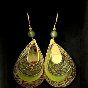 Gold tone fashion earrings